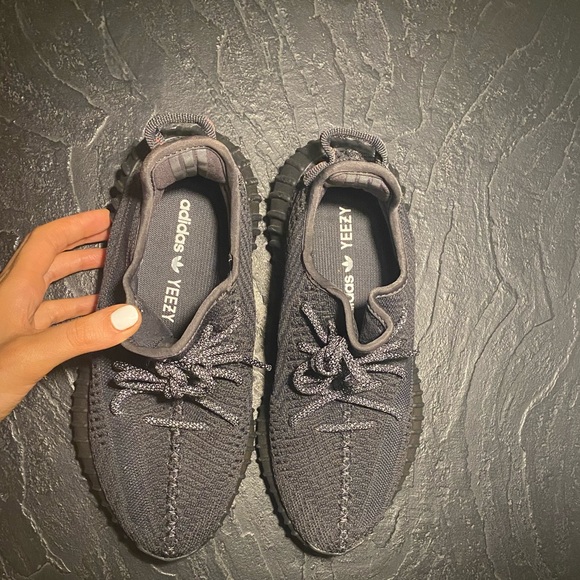 Adidas Yeezy - Picture 3 of 4